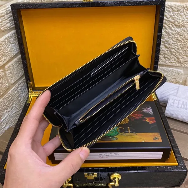 【2026】【GUCCI 公式 旗艦店】グッチ 財布 当日出荷 好評に付き再入荷!21*10*2.5CM 【2026】【GUCCI 公式 旗艦店】グッチ 財布 当日出荷 好評に付き再入荷!21*10*2.5CM