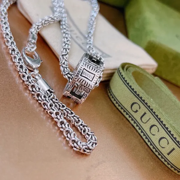 【2026】【GUCCI】ネックレス、新しいネックレス万能シンプルファッションオーナメント 【2026】【GUCCI】ネックレス、新しいネックレス万能シンプルファッションオーナメント