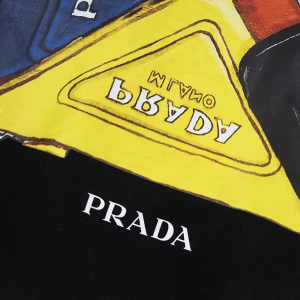 【2026】【PRADA 公式旗艦店】プラダ 丸首の衛衣 スウェットご好評に付き再入荷! 【2026】【PRADA 公式旗艦店】プラダ 丸首の衛衣 スウェットご好評に付き再入荷!