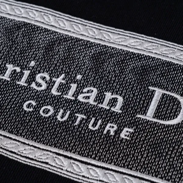 【2026】【DIOR 公式旗艦店】ディオール 丸首の衛衣 スウェットご好評に付き再入荷! 【2026】【DIOR 公式旗艦店】ディオール 丸首の衛衣 スウェットご好評に付き再入荷!