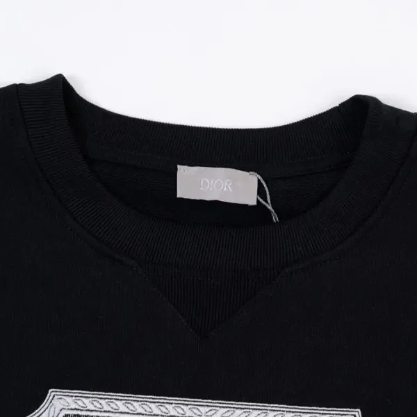【2026】【DIOR 公式旗艦店】ディオール 丸首の衛衣 スウェットご好評に付き再入荷! 【2026】【DIOR 公式旗艦店】ディオール 丸首の衛衣 スウェットご好評に付き再入荷!