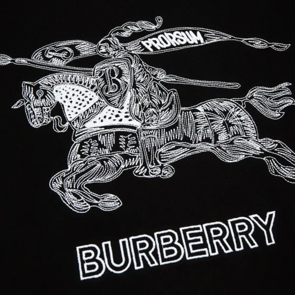 【2026】【BURBERRY 公式旗艦店】バーバリー 丸首の衛衣 パーカー ウェットご好評に付き再入荷! 【2026】【BURBERRY 公式旗艦店】バーバリー 丸首の衛衣 パーカー ウェットご好評に付き再入荷!