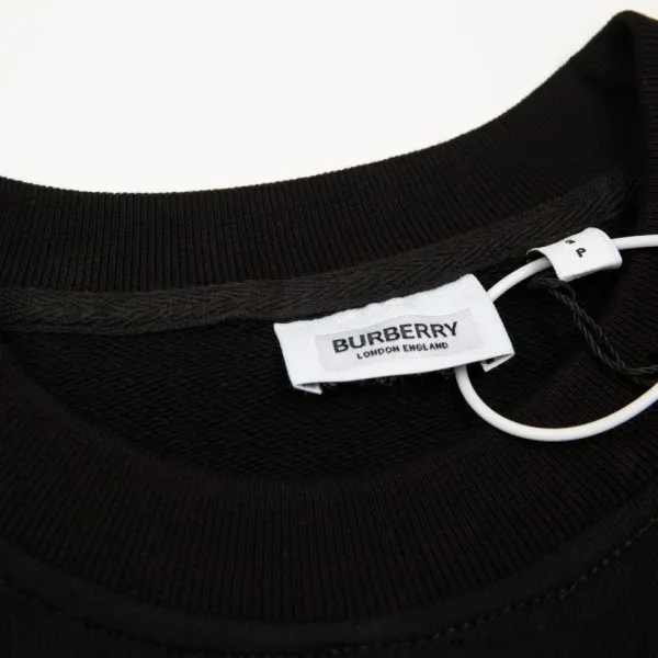 【2026】【BURBERRY 公式旗艦店】バーバリー 丸首の衛衣 パーカー ウェットご好評に付き再入荷! 【2026】【BURBERRY 公式旗艦店】バーバリー 丸首の衛衣 パーカー ウェットご好評に付き再入荷!