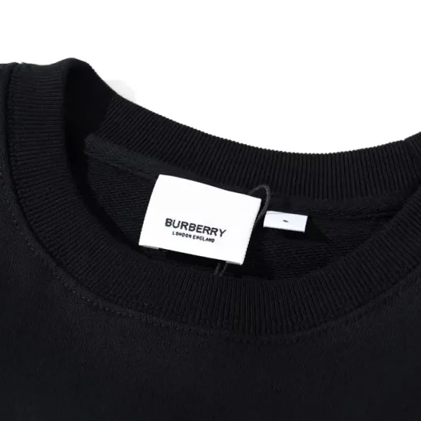 【2026】【BURBERRY 公式旗艦店】バーバリー 丸首の衛衣スウェットご好評に付き再入荷! 【2026】【BURBERRY 公式旗艦店】バーバリー 丸首の衛衣スウェットご好評に付き再入荷!