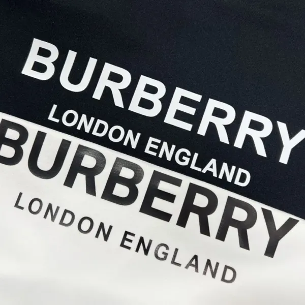 【2026】【BURBERRY 公式旗艦店】バーバリー 丸首の衛衣 スウェットご好評に付き再入荷! 【2026】【BURBERRY 公式旗艦店】バーバリー 丸首の衛衣 スウェットご好評に付き再入荷!