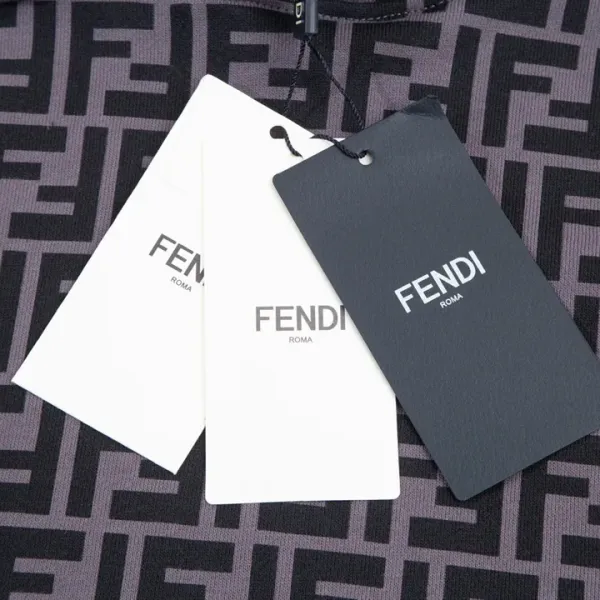 【2026】【FENDI 公式旗艦店】フェンディパーカー スウェット ご好評に付き再入荷! 【2026】【FENDI 公式旗艦店】フェンディパーカー スウェット ご好評に付き再入荷!