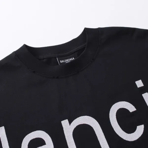 【2026】【BALENCIAGA 公式旗艦店】バレンシアガ 丸首の衛衣スウェット ご好評に付き再入荷! 【2026】【BALENCIAGA 公式旗艦店】バレンシアガ 丸首の衛衣スウェット ご好評に付き再入荷!