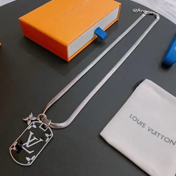 【2026】【LOUIS VUITTON】ネックレス、新しいネックレス万能シンプルファッションオーナメント 【2026】【LOUIS VUITTON】ネックレス、新しいネックレス万能シンプルファッションオーナメント