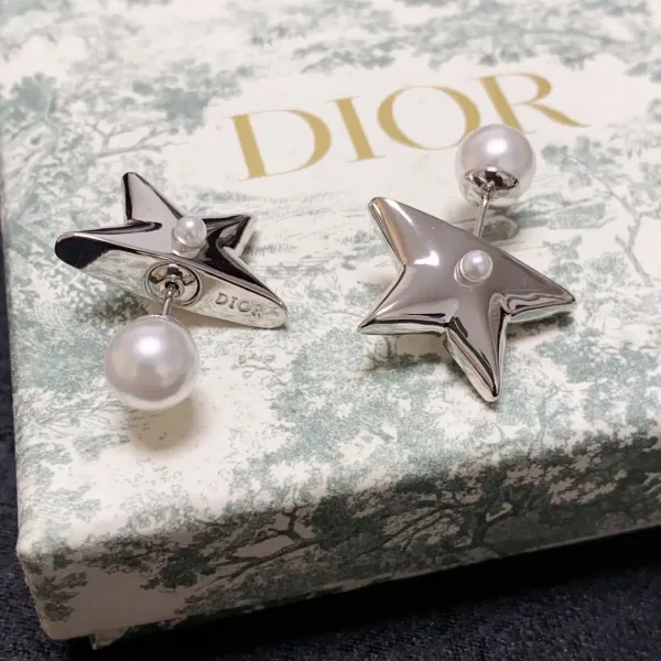 【2026】【DIOR】 ディオール ファッションスタイルのイヤリング 【2026】【DIOR】 ディオール ファッションスタイルのイヤリング