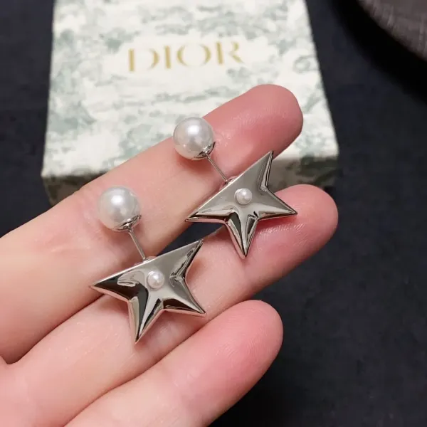 【2026】【DIOR】 ディオール ファッションスタイルのイヤリング 【2026】【DIOR】 ディオール ファッションスタイルのイヤリング