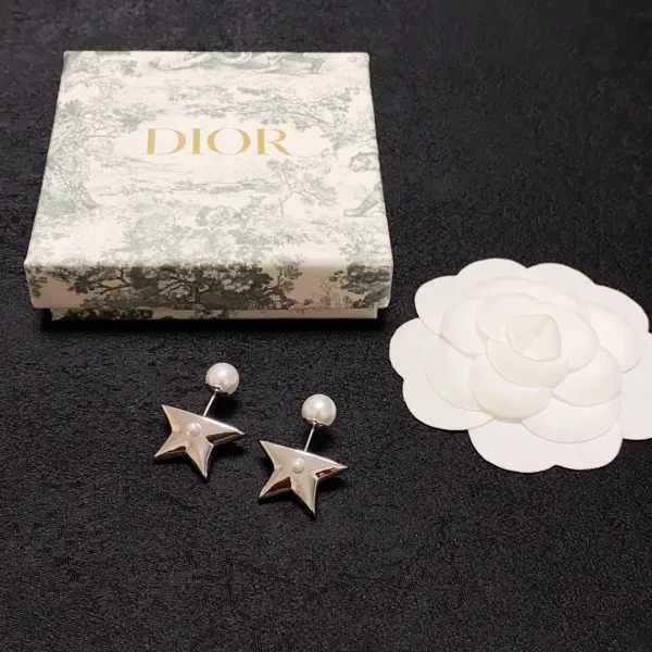 【2026】【DIOR】 ディオール ファッションスタイルのイヤリング 【2026】【DIOR】 ディオール ファッションスタイルのイヤリング