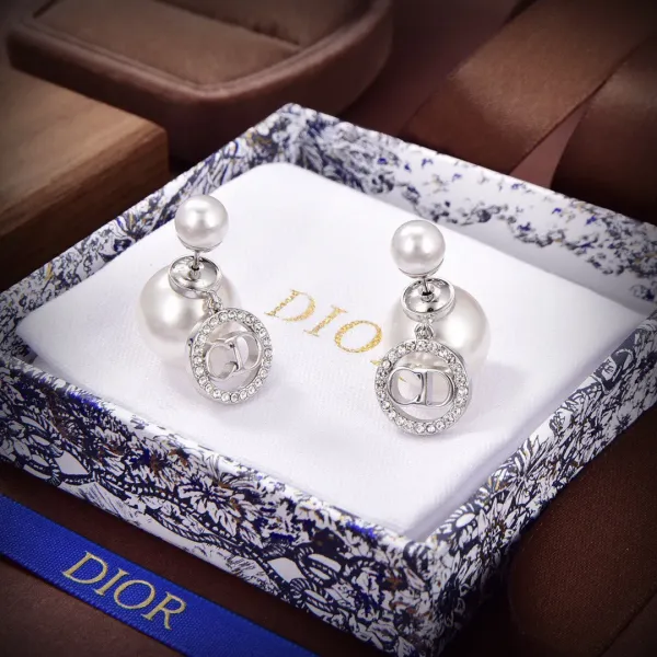 【2026】【DIOR】 ディオール ファッションスタイルのイヤリング 【2026】【DIOR】 ディオール ファッションスタイルのイヤリング