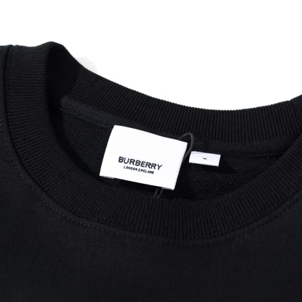 【2026】【BURBERRY 公式旗艦店】バーバリー   丸首の衛衣 ご好評に付き再入荷！