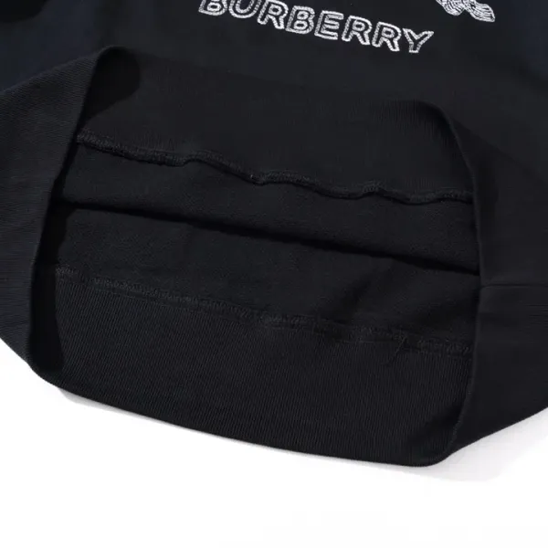 【2026】【BURBERRY 公式旗艦店】バーバリー   丸首の衛衣 ご好評に付き再入荷！