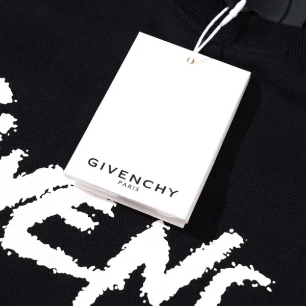 【2026】【GIVENCHY 公式旗艦店】ジバンシー 丸首の衛衣 ご好評に付き再入荷! 【2026】【GIVENCHY 公式旗艦店】ジバンシー 丸首の衛衣 ご好評に付き再入荷!