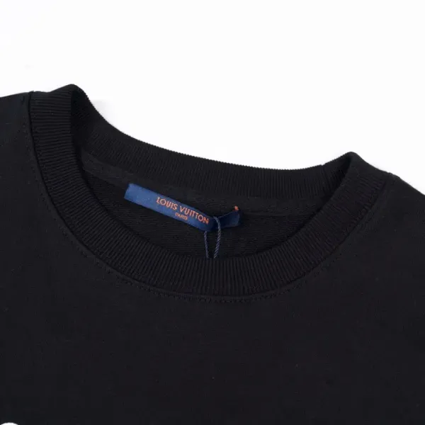 【2026】【LOUIS VUITTON 公式旗艦店】ルイヴィトン 丸首の衛衣 ご好評に付き再入荷! 【2026】【LOUIS VUITTON 公式旗艦店】ルイヴィトン 丸首の衛衣 ご好評に付き再入荷!