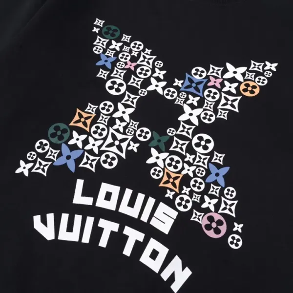 【2026】【LOUIS VUITTON 公式旗艦店】ルイヴィトン 丸首の衛衣 ご好評に付き再入荷! 【2026】【LOUIS VUITTON 公式旗艦店】ルイヴィトン 丸首の衛衣 ご好評に付き再入荷!