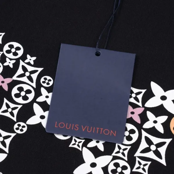 【2026】【LOUIS VUITTON 公式旗艦店】ルイヴィトン 丸首の衛衣 ご好評に付き再入荷! 【2026】【LOUIS VUITTON 公式旗艦店】ルイヴィトン 丸首の衛衣 ご好評に付き再入荷!