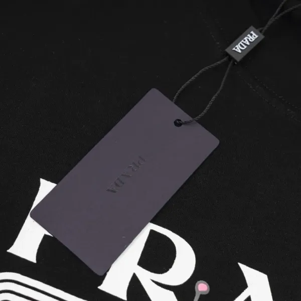 【2026】【PRADA 公式旗艦店】プラダ Tシャツ ご好評に付き再入荷! 【2026】【PRADA 公式旗艦店】プラダ Tシャツ ご好評に付き再入荷!