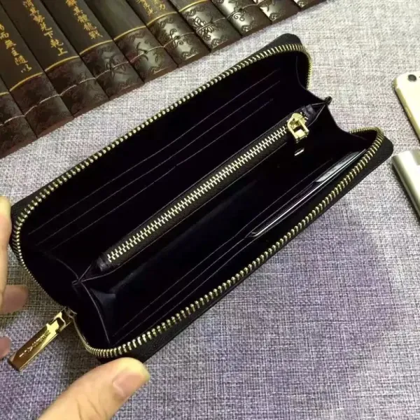 【2026】【VERSACE 公式旗艦店】ヴェルサーチ 財布 当日出荷 好評に付き再入荷!19*10*2.5CM 【2026】【VERSACE 公式旗艦店】ヴェルサーチ 財布 当日出荷 好評に付き再入荷!19*10*2.5CM