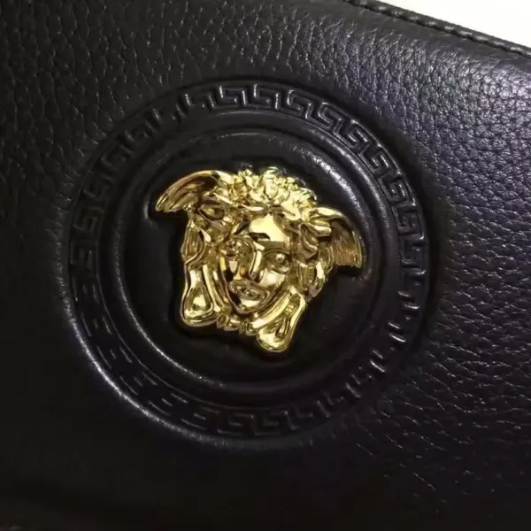 【2026】【VERSACE 公式旗艦店】ヴェルサーチ 財布 当日出荷 好評に付き再入荷!19*10*2.5CM 【2026】【VERSACE 公式旗艦店】ヴェルサーチ 財布 当日出荷 好評に付き再入荷!19*10*2.5CM