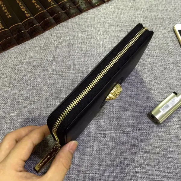 【2026】【VERSACE 公式旗艦店】ヴェルサーチ 財布 当日出荷 好評に付き再入荷!19*10*2.5CM 【2026】【VERSACE 公式旗艦店】ヴェルサーチ 財布 当日出荷 好評に付き再入荷!19*10*2.5CM