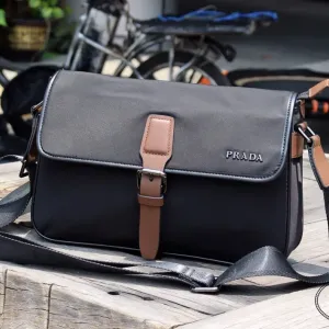【2026】【PRADA 公式旗艦店】プラダ ショルダーバッグ 当日出荷 好評に付き再入荷!31*21*6CM 【2026】【PRADA 公式旗艦店】プラダ ショルダーバッグ 当日出荷 好評に付き再入荷!31*21*6CM