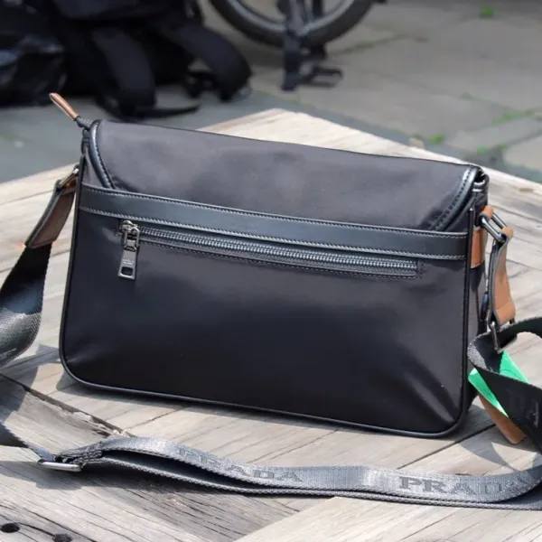 【2026】【PRADA 公式旗艦店】プラダ  ショルダーバッグ 当日出荷 好評に付き再入荷！31*21*6CM