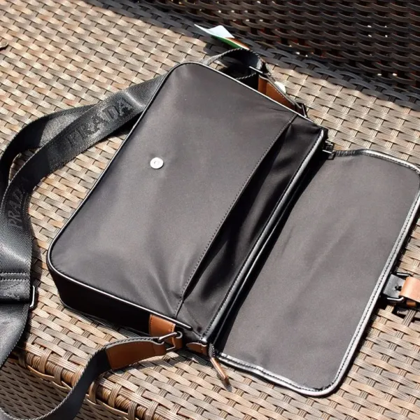 【2026】【PRADA 公式旗艦店】プラダ  ショルダーバッグ 当日出荷 好評に付き再入荷！31*21*6CM