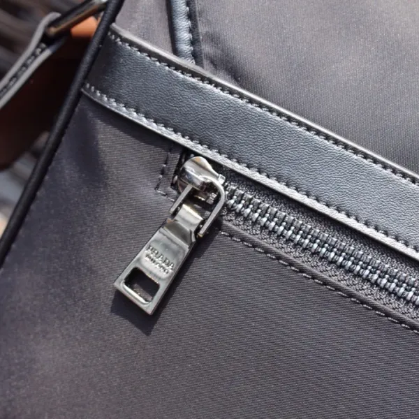【2026】【PRADA 公式旗艦店】プラダ  ショルダーバッグ 当日出荷 好評に付き再入荷！31*21*6CM