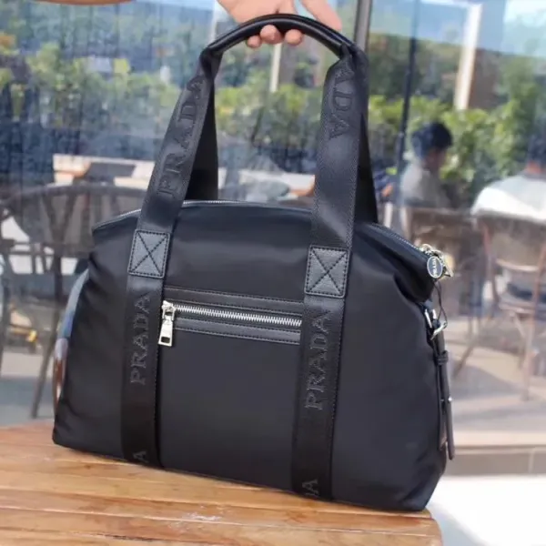 【2026】【PRADA 公式旗艦店】プラダ  旅行かばん  当日出荷 好評に付き再入荷！39*28*10CM