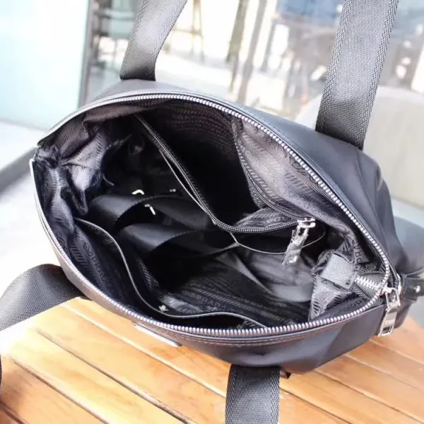 【2026】【PRADA 公式旗艦店】プラダ  旅行かばん  当日出荷 好評に付き再入荷！39*28*10CM