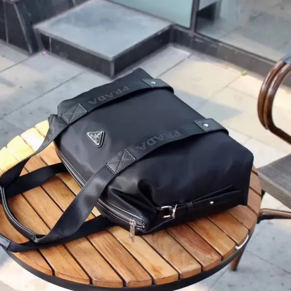 【2026】【PRADA 公式旗艦店】プラダ  旅行かばん  当日出荷 好評に付き再入荷！39*28*10CM