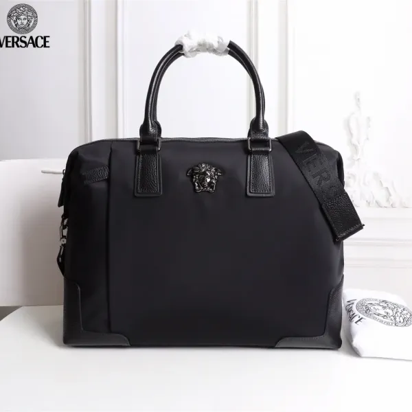 【2026】【VERSACE 公式旗艦店】ヴェルサーチ 旅行かばん 当日出荷 好評に付き再入荷!41*31*13CM 【2026】【VERSACE 公式旗艦店】ヴェルサーチ 旅行かばん 当日出荷 好評に付き再入荷!41*31*13CM