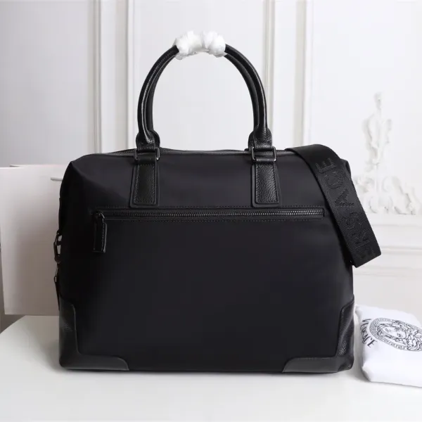 【2026】【VERSACE 公式旗艦店】ヴェルサーチ 旅行かばん 当日出荷 好評に付き再入荷!41*31*13CM 【2026】【VERSACE 公式旗艦店】ヴェルサーチ 旅行かばん 当日出荷 好評に付き再入荷!41*31*13CM