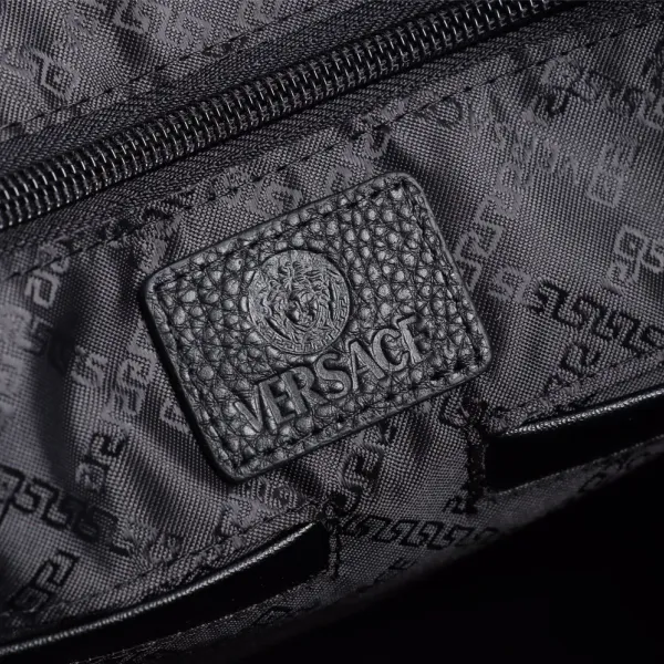 【2026】【VERSACE 公式旗艦店】ヴェルサーチ 旅行かばん 当日出荷 好評に付き再入荷!41*31*13CM 【2026】【VERSACE 公式旗艦店】ヴェルサーチ 旅行かばん 当日出荷 好評に付き再入荷!41*31*13CM
