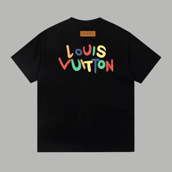 【2026】【LOUIS VUITTON 公式旗艦店】 ルイヴィトン Tシャツ ご好評に付き再入荷! 【2026】【LOUIS VUITTON 公式旗艦店】 ルイヴィトン Tシャツ ご好評に付き再入荷!