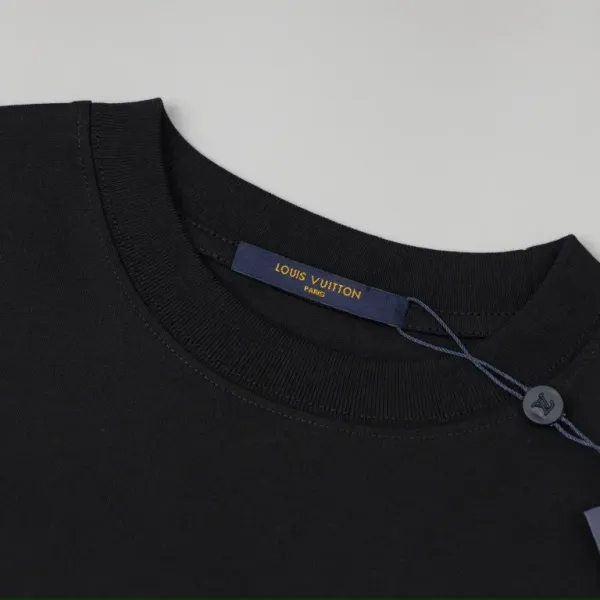 【2026】【LOUIS VUITTON 公式旗艦店】 ルイヴィトン Tシャツ ご好評に付き再入荷! 【2026】【LOUIS VUITTON 公式旗艦店】 ルイヴィトン Tシャツ ご好評に付き再入荷!