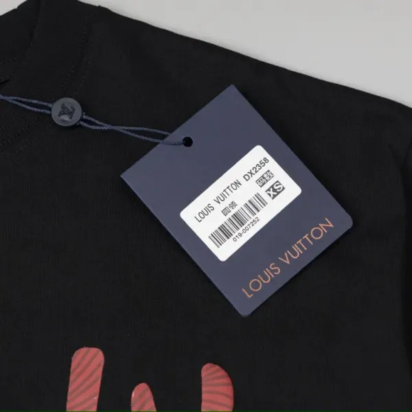 【2026】【LOUIS VUITTON 公式旗艦店】 ルイヴィトン Tシャツ ご好評に付き再入荷! 【2026】【LOUIS VUITTON 公式旗艦店】 ルイヴィトン Tシャツ ご好評に付き再入荷!