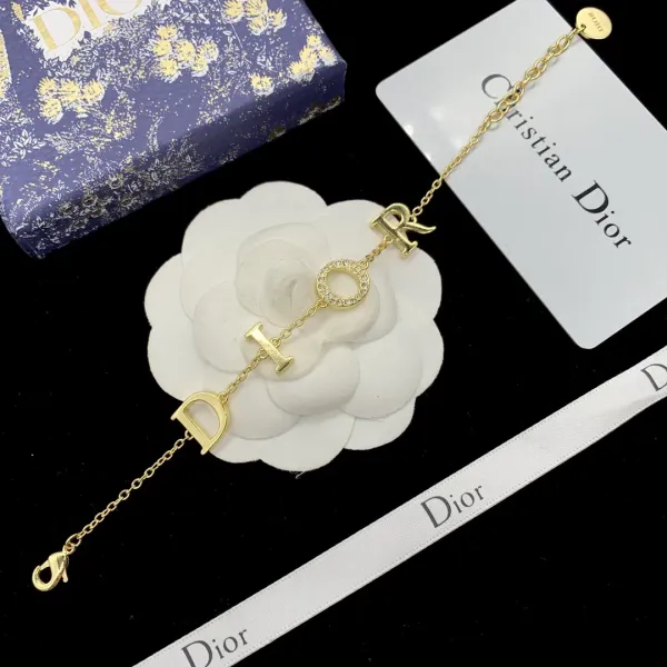 【2026】【DIOR】ブレスレット、ファッションシンプルなスタイル 【2026】【DIOR】ブレスレット、ファッションシンプルなスタイル