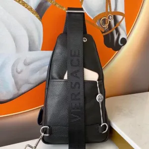 【2026】【VERSACE 公式 旗艦店】ヴェルサーチ 胸ポケット当日出荷 好評に付き再入荷!29*16*6CM 【2026】【VERSACE 公式 旗艦店】ヴェルサーチ 胸ポケット当日出荷 好評に付き再入荷!29*16*6CM