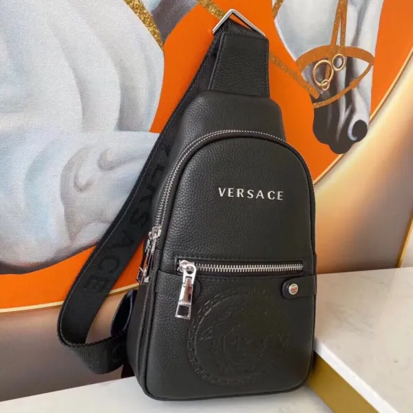 【2026】【VERSACE 公式 旗艦店】ヴェルサーチ 胸ポケット当日出荷 好評に付き再入荷!29*16*6CM 【2026】【VERSACE 公式 旗艦店】ヴェルサーチ 胸ポケット当日出荷 好評に付き再入荷!29*16*6CM