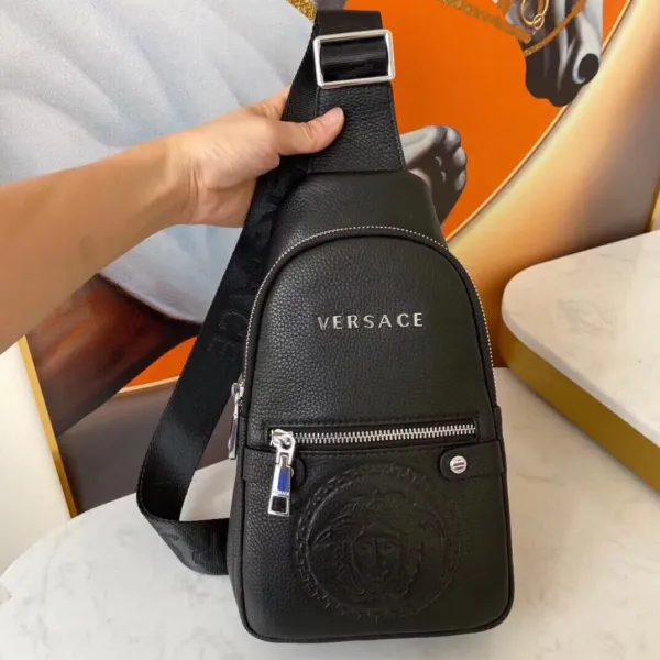 【2026】【VERSACE 公式 旗艦店】ヴェルサーチ 胸ポケット当日出荷 好評に付き再入荷!29*16*6CM 【2026】【VERSACE 公式 旗艦店】ヴェルサーチ 胸ポケット当日出荷 好評に付き再入荷!29*16*6CM