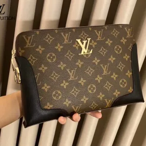 【2026】【LOUIS VUITTON 公式旗艦店】ルイヴィトン クラッチバッグ 当日出荷 好評に付き再入荷!29*19*4CM 【2026】【LOUIS VUITTON 公式旗艦店】ルイヴィトン クラッチバッグ 当日出荷 好評に付き再入荷!29*19*4CM