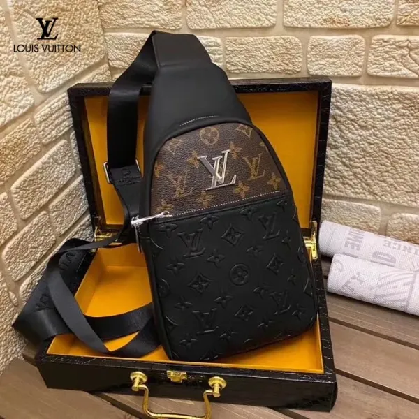 【2026】LV【LOUIS VUITTON 公式旗艦店】ルイヴィトン 胸ポケット 当日出荷 好評に付き再入荷!29*19*4CM 【2026】LV【LOUIS VUITTON 公式旗艦店】ルイヴィトン 胸ポケット 当日出荷 好評に付き再入荷!29*19*4CM