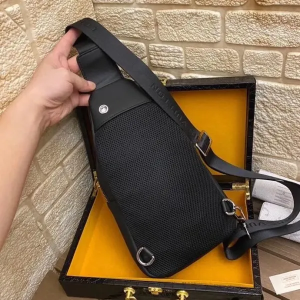 【2026】LV【LOUIS VUITTON 公式旗艦店】ルイヴィトン 胸ポケット 当日出荷 好評に付き再入荷!29*19*4CM 【2026】LV【LOUIS VUITTON 公式旗艦店】ルイヴィトン 胸ポケット 当日出荷 好評に付き再入荷!29*19*4CM