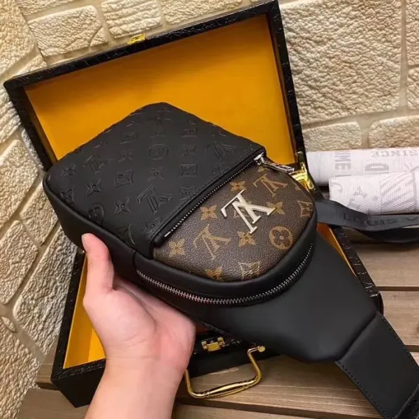 【2026】LV【LOUIS VUITTON 公式旗艦店】ルイヴィトン 胸ポケット 当日出荷 好評に付き再入荷!29*19*4CM 【2026】LV【LOUIS VUITTON 公式旗艦店】ルイヴィトン 胸ポケット 当日出荷 好評に付き再入荷!29*19*4CM