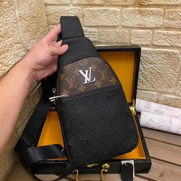 【2026】LV【LOUIS VUITTON 公式旗艦店】ルイヴィトン 胸ポケット 当日出荷 好評に付き再入荷!29*19*4CM 【2026】LV【LOUIS VUITTON 公式旗艦店】ルイヴィトン 胸ポケット 当日出荷 好評に付き再入荷!29*19*4CM