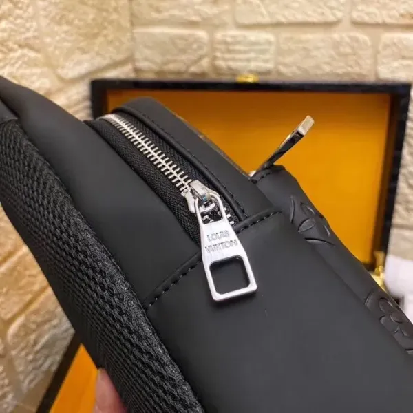 【2026】LV【LOUIS VUITTON 公式旗艦店】ルイヴィトン 胸ポケット 当日出荷 好評に付き再入荷!29*19*4CM 【2026】LV【LOUIS VUITTON 公式旗艦店】ルイヴィトン 胸ポケット 当日出荷 好評に付き再入荷!29*19*4CM