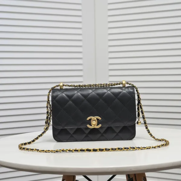 【2026】【CHANEL 公式旗艦店】シャネル ショルダーバッグ 当日出荷 好評に付き再入荷!23*14*8CM 【2026】【CHANEL 公式旗艦店】シャネル ショルダーバッグ 当日出荷 好評に付き再入荷!23*14*8CM